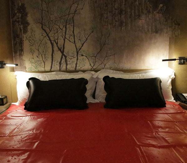 Waterproof and oil-proof inflatable pillow for sex lovers